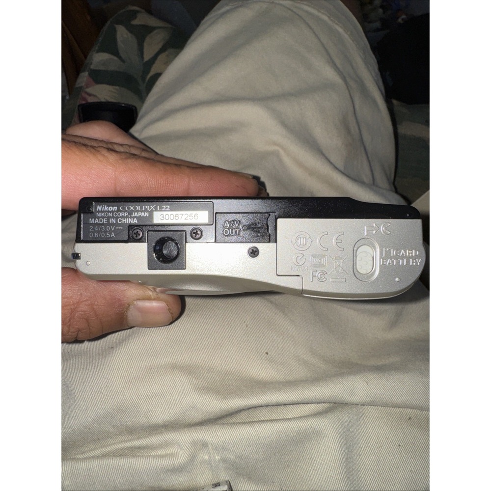Nikon COOLPIX L22 12.0MP Silver Digital Camera - Lens Error - (READ) - Picture 3 of 7